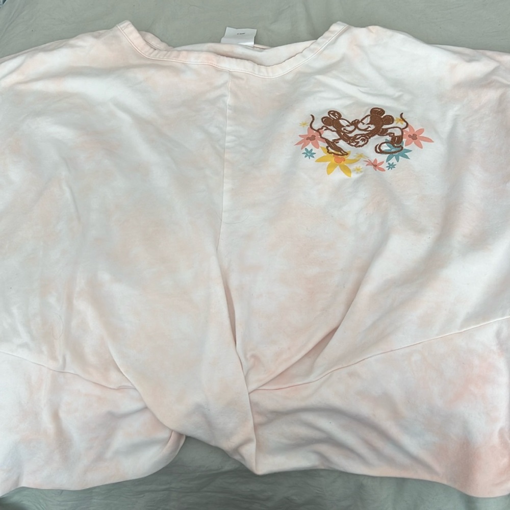Tie dye Disney shirt cropped/floral